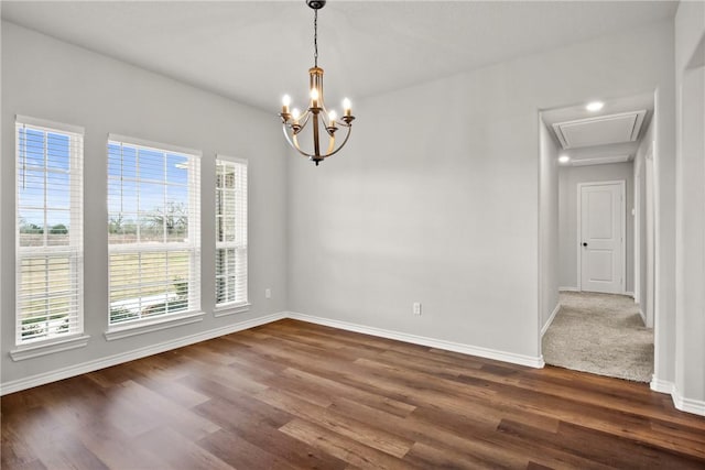 unfurnished room featuring dark wood-type flooring and a chandelier