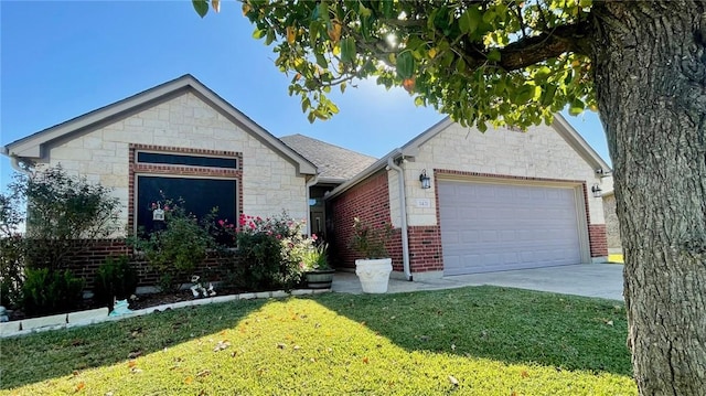 view of front of house featuring a garage and a front yard