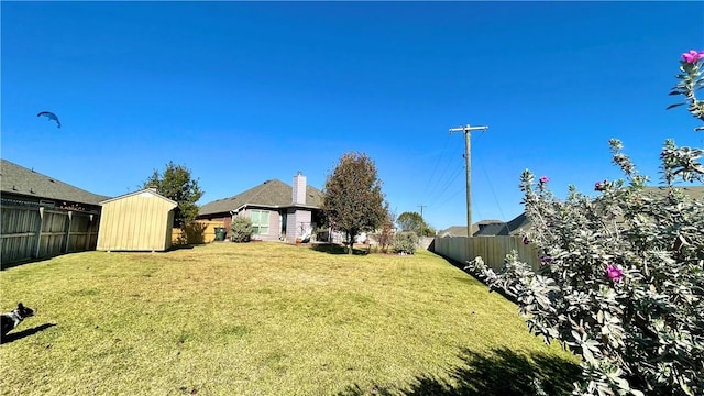 view of yard with a storage shed