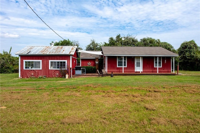 ranch-style home with a front yard