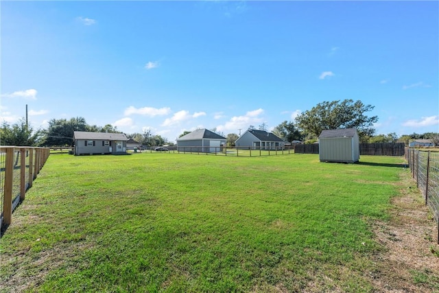 view of yard featuring a storage shed