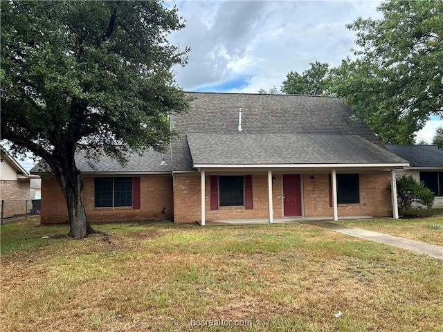 view of front of house featuring a front yard