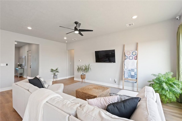 living room featuring hardwood / wood-style flooring and ceiling fan