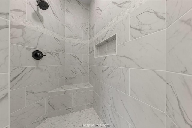 bathroom featuring tiled shower