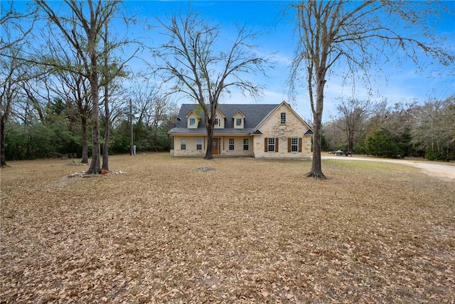 cape cod-style house featuring a front lawn