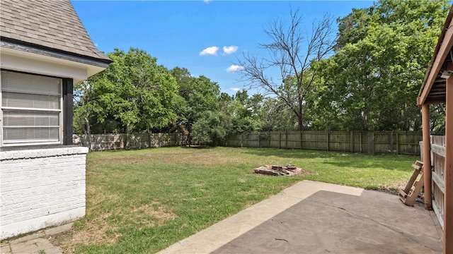 view of yard with a patio and view of scattered trees