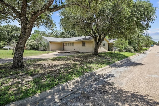 ranch-style home with a front lawn