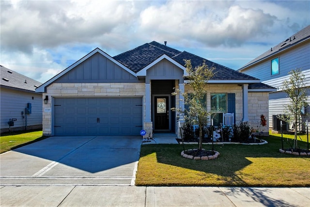 view of front of property featuring a front yard and a garage