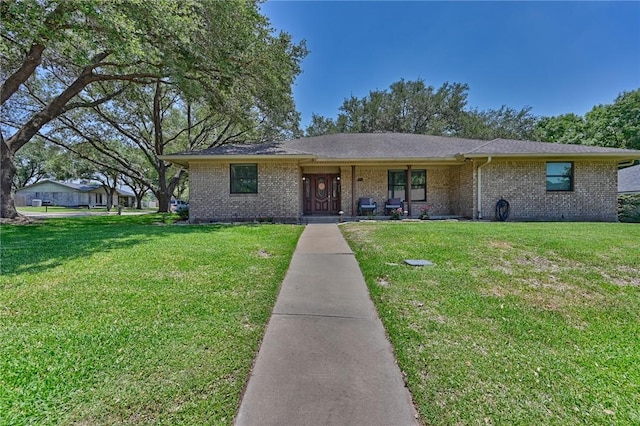1600 Pecan St, Brenham, TX 77833 - view of front of house featuring brick siding and a front lawn