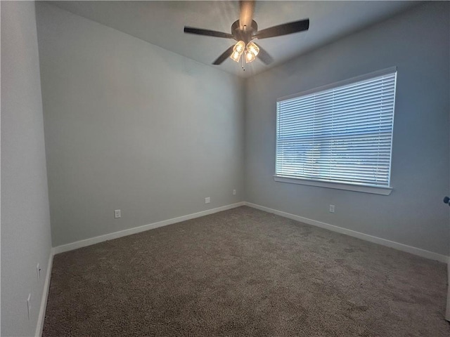 carpeted empty room featuring baseboards and a ceiling fan