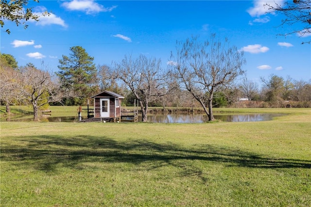 view of yard featuring a water view