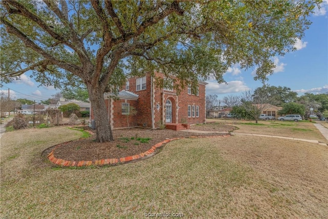 view of front of property with a front lawn