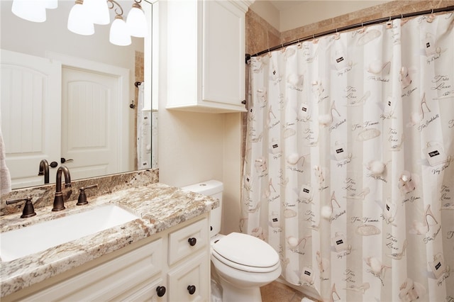 full bath with tile patterned flooring, curtained shower, toilet, and vanity