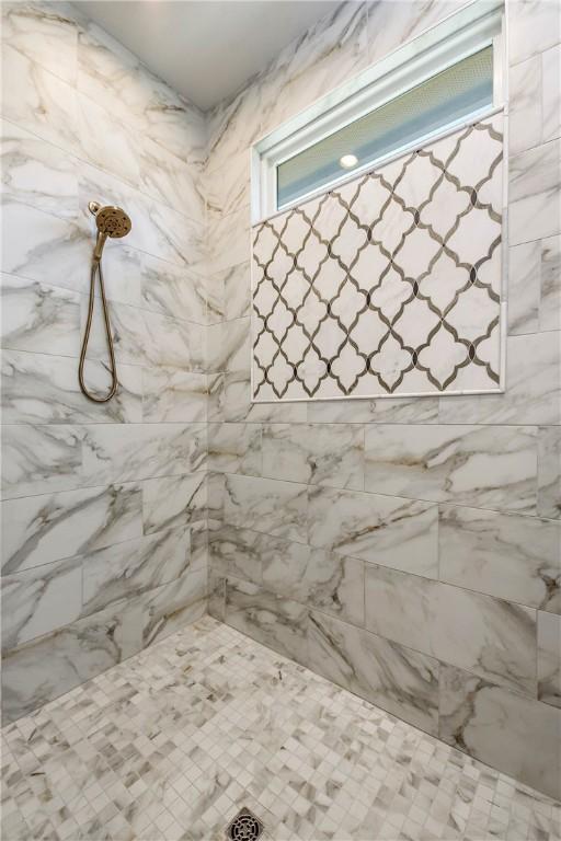 bathroom featuring tiled shower