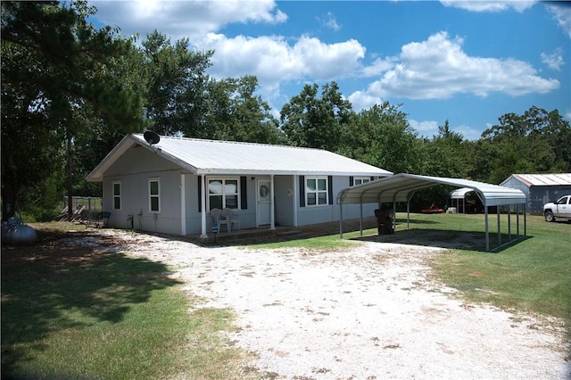 view of front of home with a carport, covered porch, and a front lawn