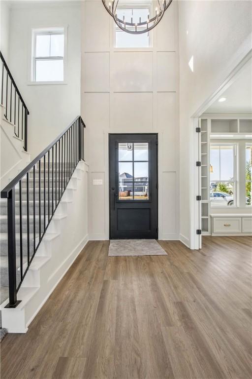 empty room featuring ornamental molding