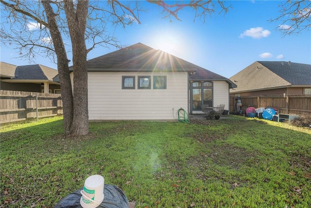 back of house featuring a yard