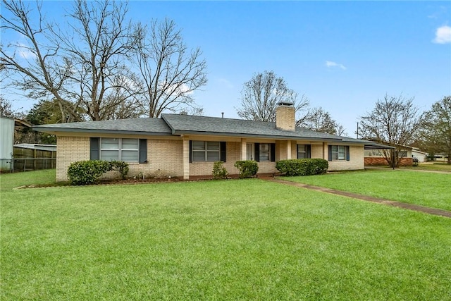 single story home with a front lawn