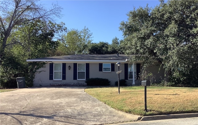 ranch-style home with a front yard