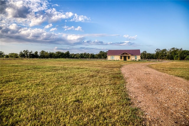 view of yard featuring a rural view