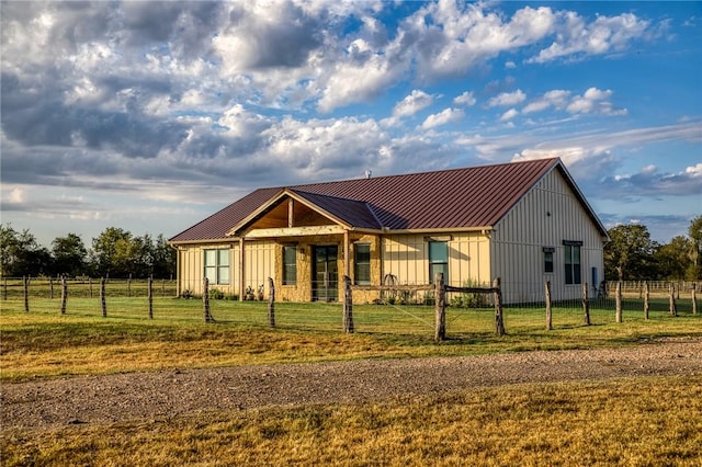 view of front of property with a front lawn