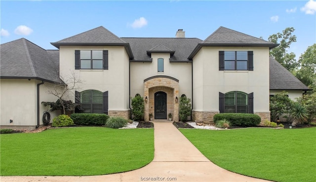 view of front of house featuring a front yard