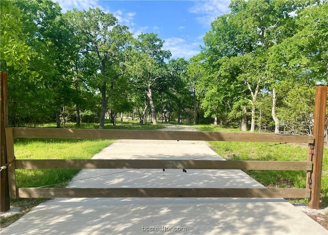 Listing photo 2 for 3001 Arapaho Ridge Dr, College Station TX 77845