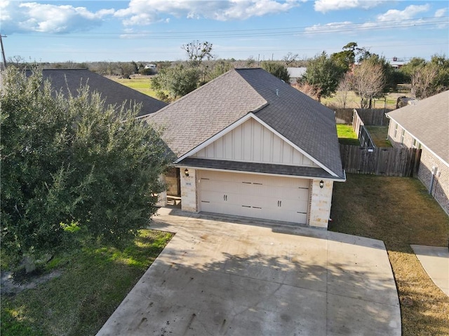 view of front of house featuring a garage and a front yard