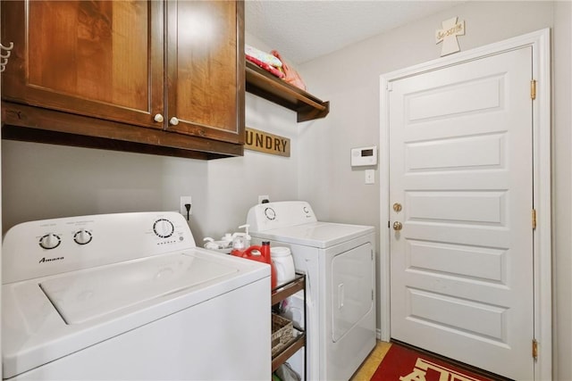 laundry room featuring cabinets and independent washer and dryer