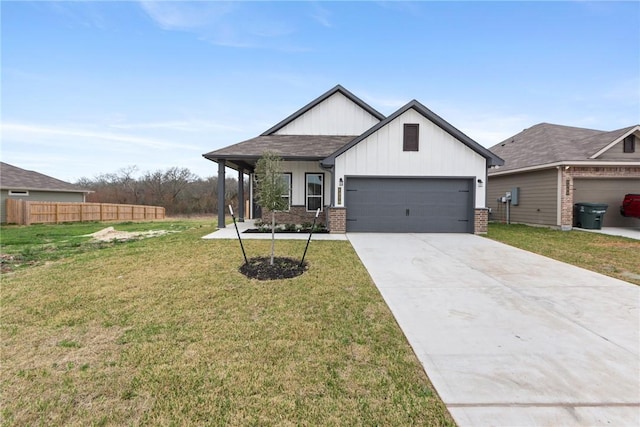 view of front facade featuring a garage and a front yard