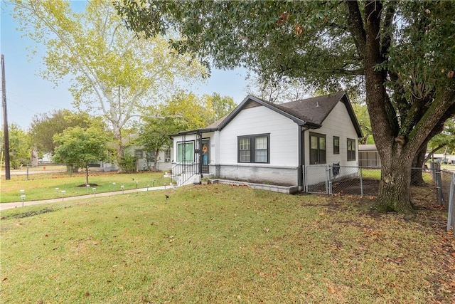 view of front of home with a front lawn