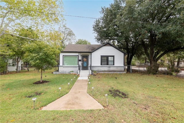 view of front of home featuring a front yard