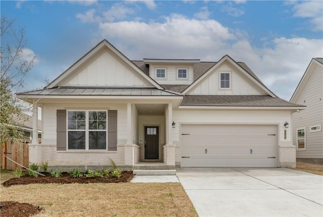 craftsman house with a front lawn