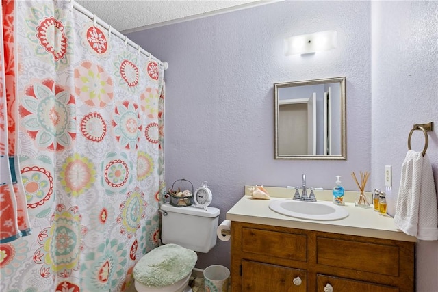 bathroom featuring a shower with curtain, vanity, a textured ceiling, and toilet