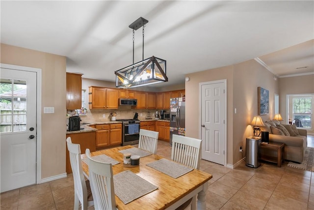 dining area featuring light tile patterned floors and baseboards