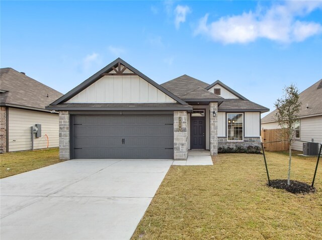 view of front facade featuring a front yard and a garage