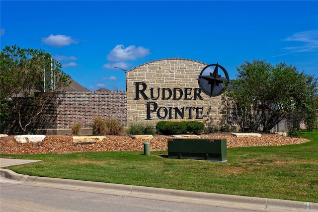 community / neighborhood sign featuring a lawn