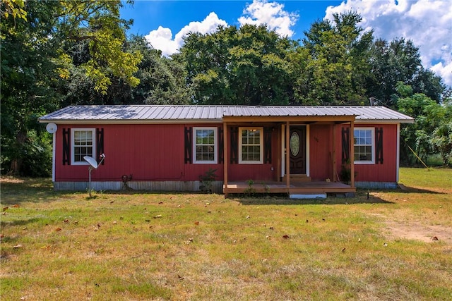 view of front of house with a front yard