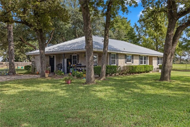 ranch-style home with a front lawn