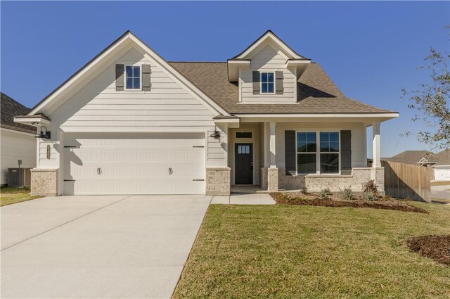 view of front of home featuring a front yard