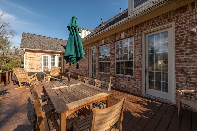 deck with outdoor dining space