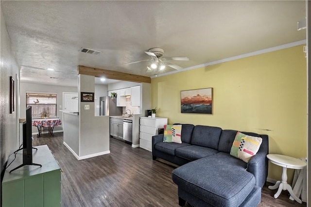 living room featuring dark wood-style floors, visible vents, ceiling fan, and baseboards