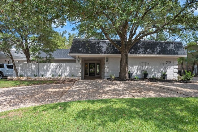 view of front of house with a front yard