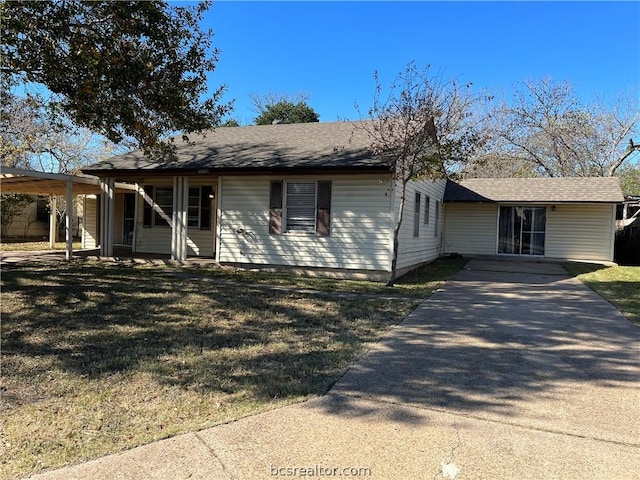 view of front of house featuring a front yard