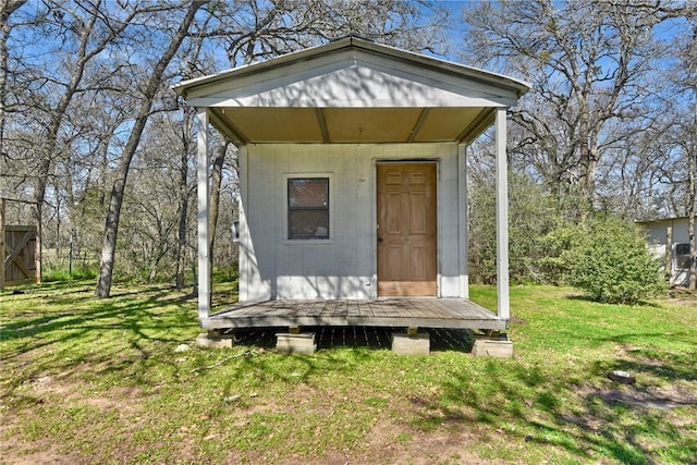 view of outdoor structure featuring a lawn