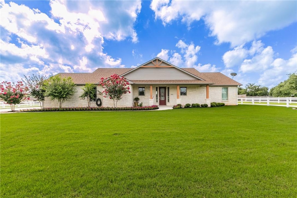 single story home with a front yard