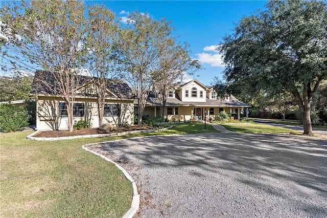 view of front of property featuring a front yard