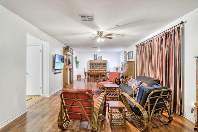 801 N Center St, Franklin, TX 77856 - photo 9