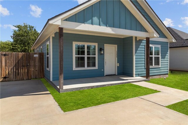 view of front of house with covered porch