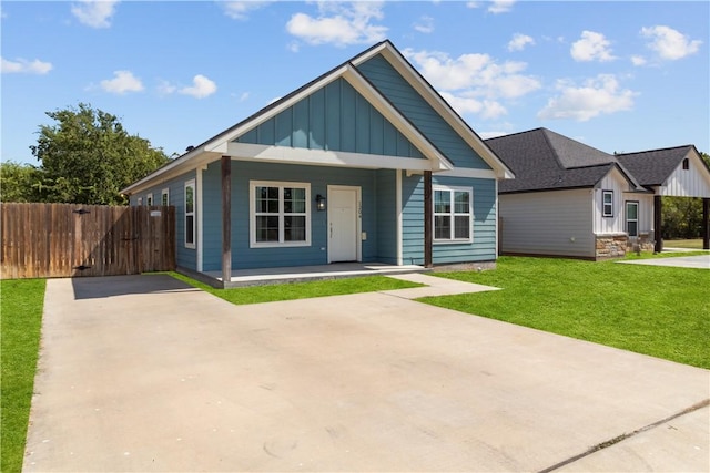 view of front of property with a front lawn